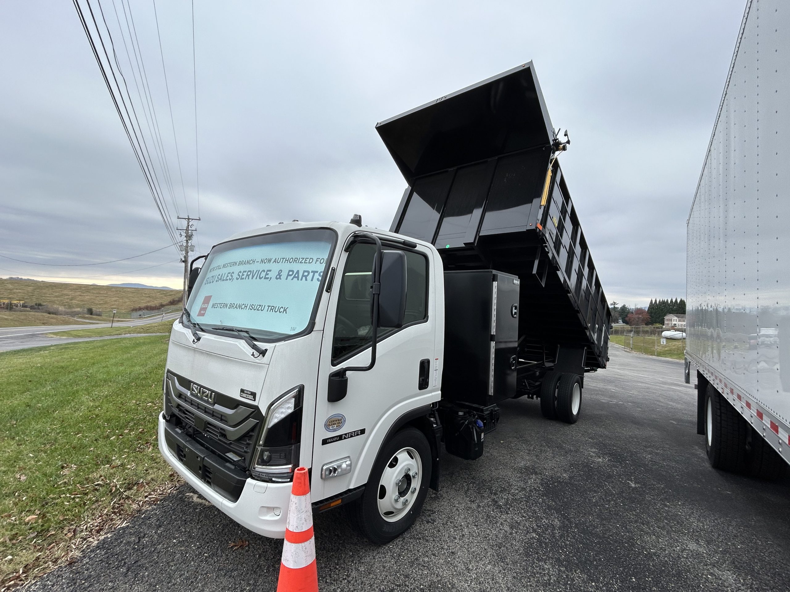 2025 ISUZU NRR 111 2025 ISUZU NRR 111 - image 4 of 6